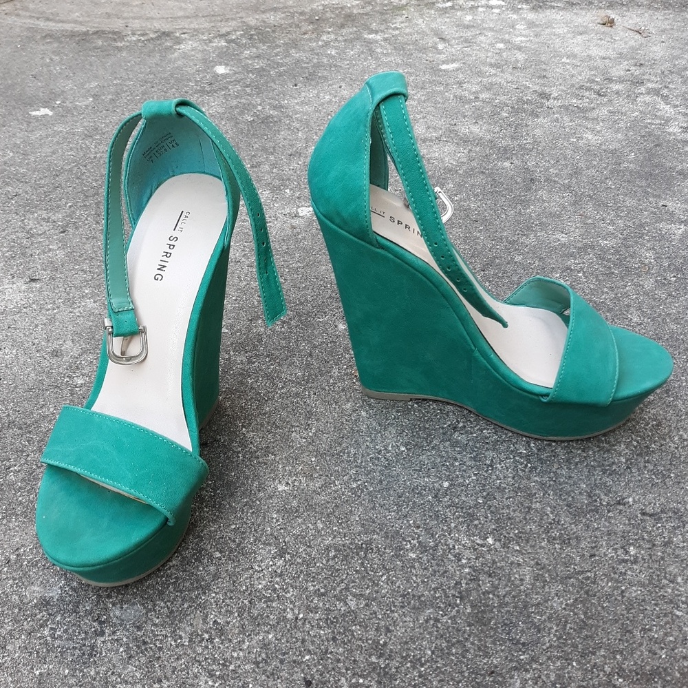 Call it Spring blue green wedges